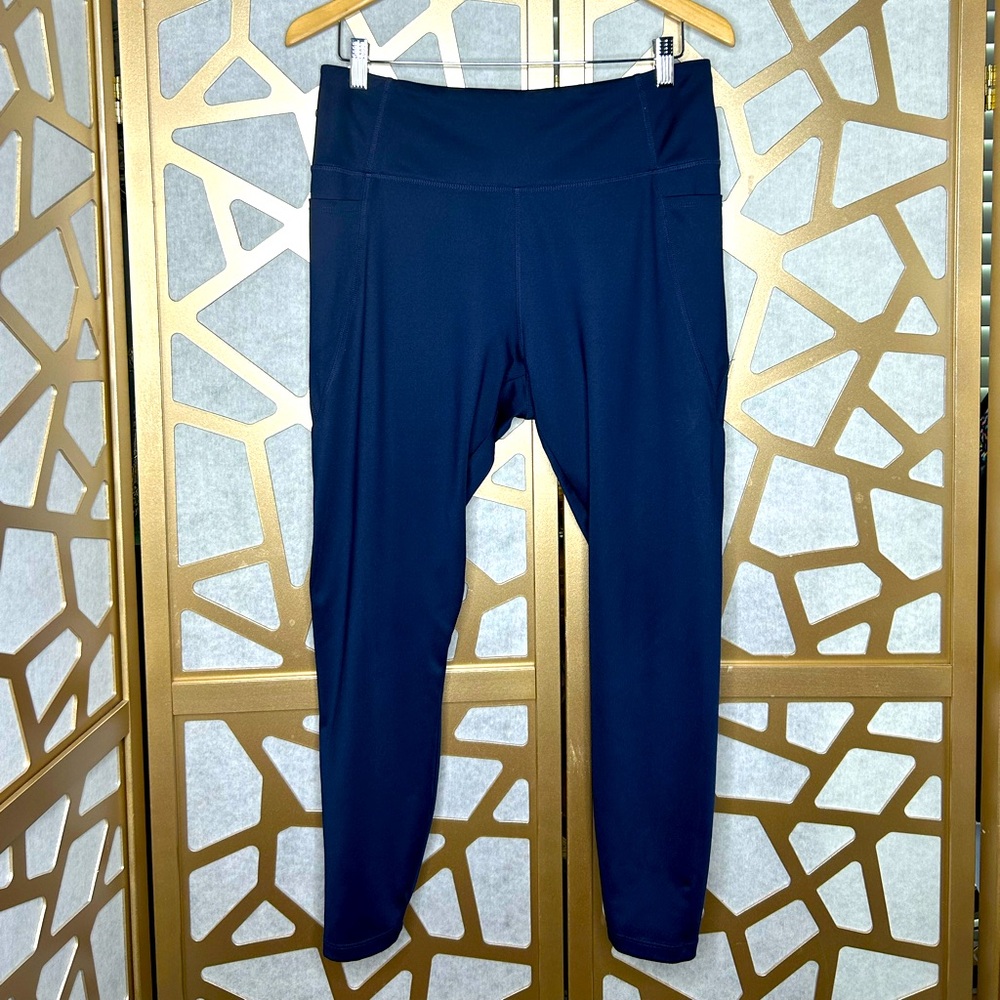 Crown & Ivy
Solid High Rise Pocket Leggings